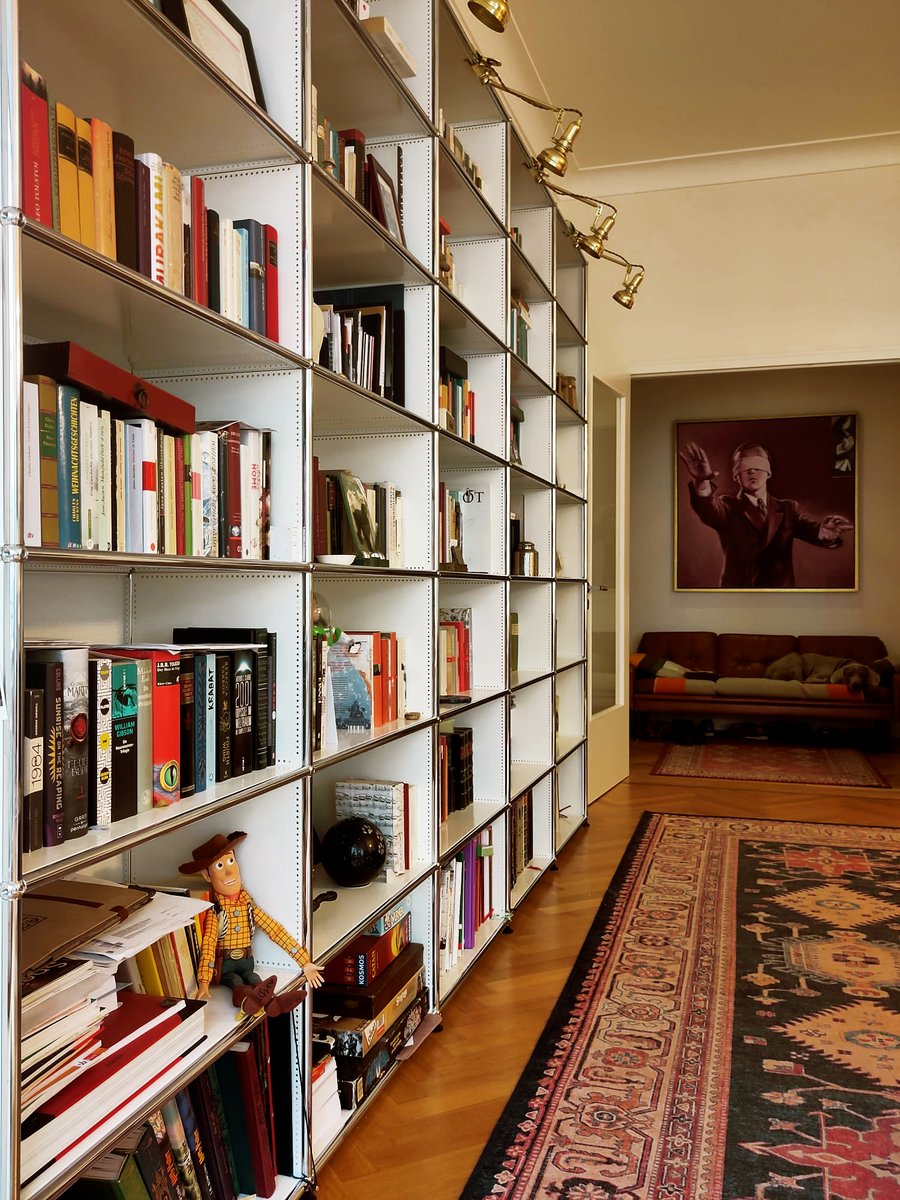Bücherregal
