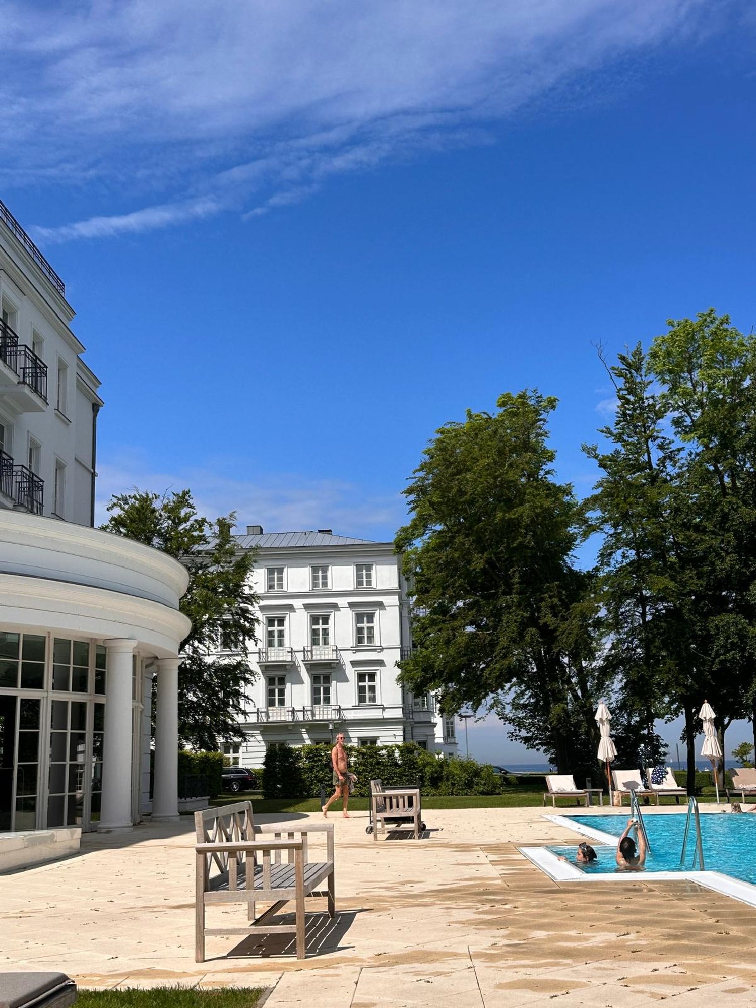 Pool am Grand Hotel